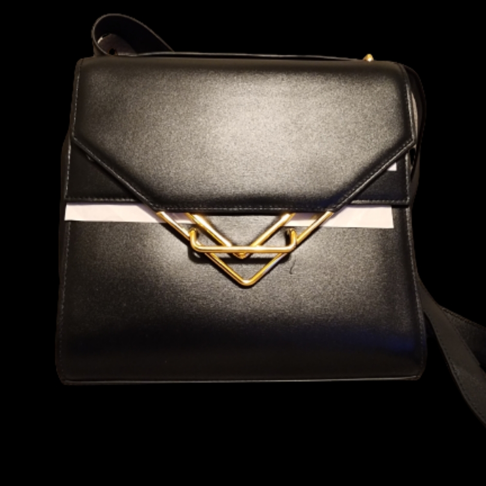 Bottega Veneta Black 'The Clip' Shoulder Bag - Picture 11 of 12